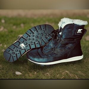 SOREL Women's Whitney Short Lace-up Waterproof Insulated Winter Boots Black 8.5